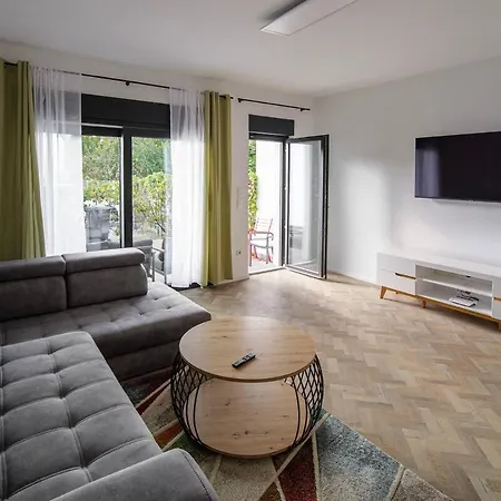 Moderne Erdgeschoss Apartment